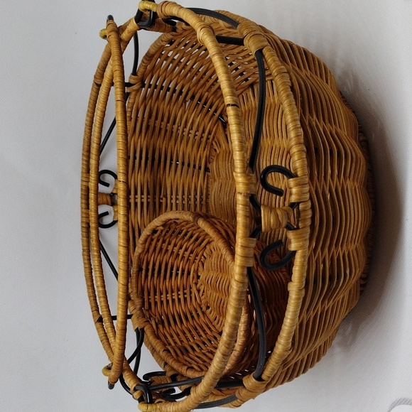 Casual Home by Princess House Oval Rattan and Black‎ Metal Serving Basket - Picture 6 of 10